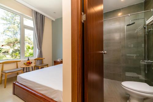 Ένα μπάνιο στο Private room at Hoi Ana Golden walls Homestay - Swimming pool