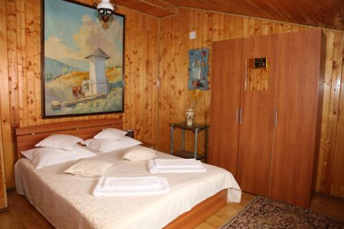 Un pat sau paturi într-o cameră la New Aosta Garden