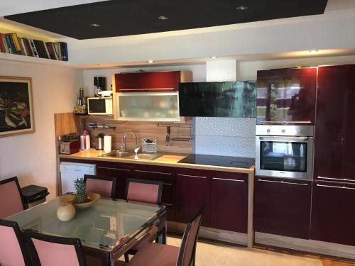Ana Apartments