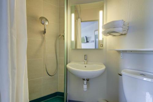 a bathroom with a sink and a shower at B&B HOTEL BEAUNE Nord in Savigny-lès-Beaune