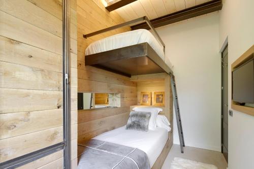 Postel nebo postele na pokoji v ubytování Era Cabana by FeelFree Rentals