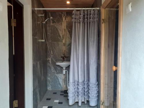 Ванная комната в Parila Holiday House with Sauna