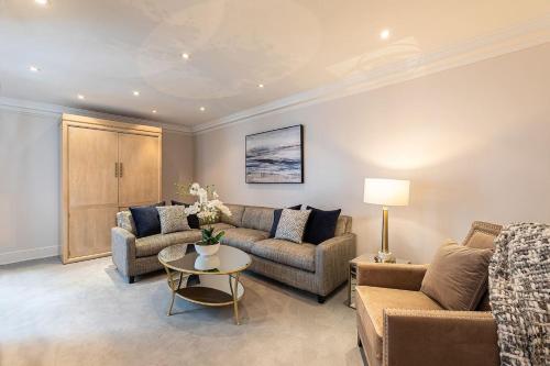 Stunning 6-bed house near Harrods in Knightsbridge