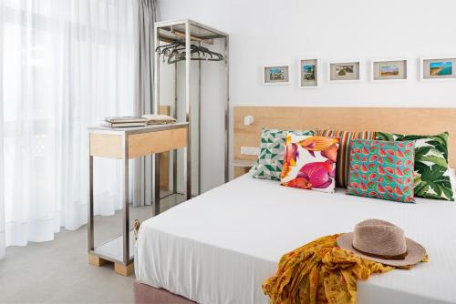 Posteľ alebo postele v izbe v ubytovaní Apartamentos y estudios céntricos Conil Home Suite