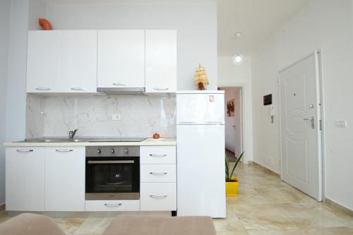Una cocina o cocineta en Hakunna Matata Residence & Apartments