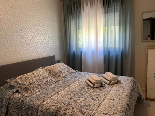 a bedroom with a bed with two towels on it at Dom Ruas in Peso da Régua