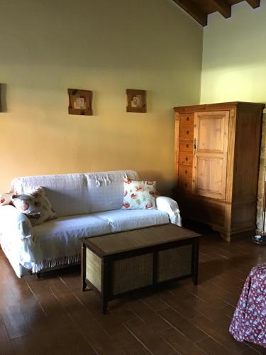 a living room with a couch and a coffee table at Camangu-Estudio in Ribadesella