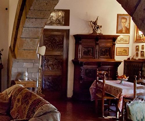 a living room with a bed and a fireplace at B&B Ippolito in Orvieto