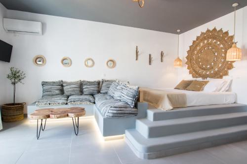 A seating area at Gorgona Blue Studiο