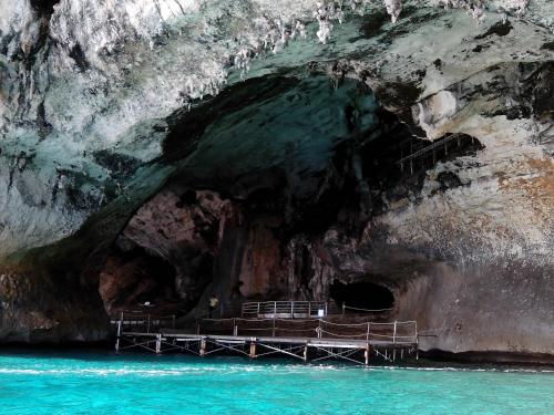 a pier in a cave in the water at Hotel Nettuno in Cala Gonone
