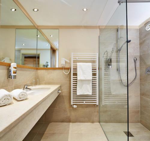 Koupelna v ubytování Vier Jahreszeiten Wellnessresort Achensee