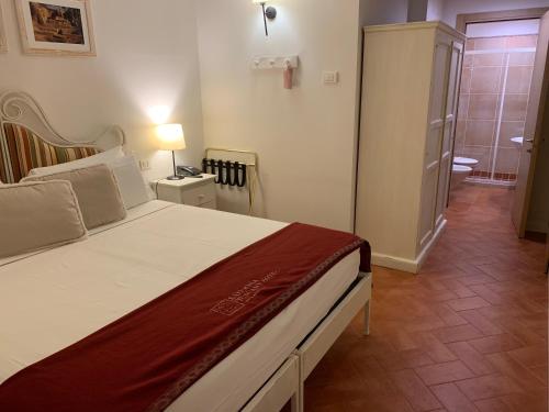 Postel nebo postele na pokoji v ubytování Saturnia Tuscany Hotel