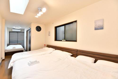 GUEST HOUSE OSAKA HAGINOCHAYA Vacation STAY 4271 tesisinde bir odada yatak veya yataklar