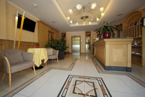 TV a/nebo společenská místnost v ubytování Hotel Fioroni