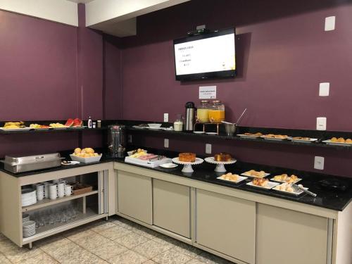 a buffet line with plates of food on display at Hotel Elite in Rio Verde