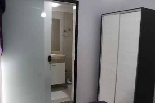 Kylpyhuone majoituspaikassa Apartamentos Morada do Sol
