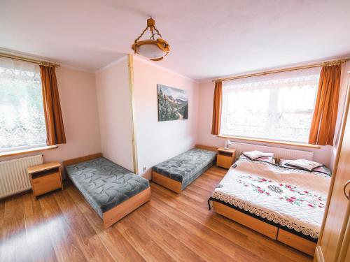 A bed or beds in a room at Hostel & Apartments u Florka 2