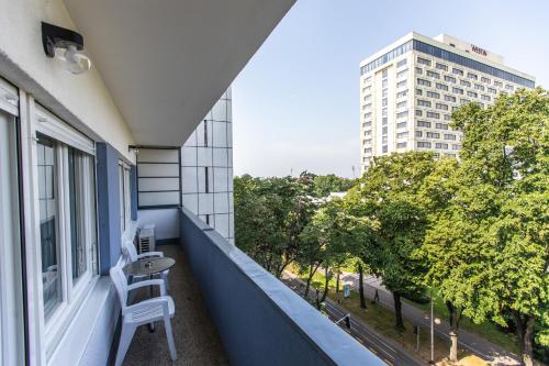 Blue Sky Apartment