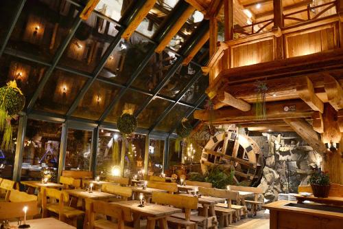 ホテル サバワにあるレストランまたは飲食店