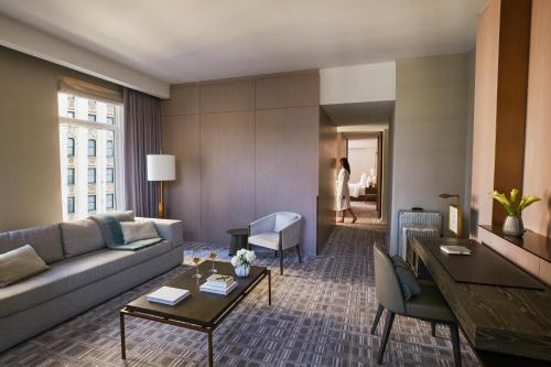 Four Seasons Hotel New York Downtown Image