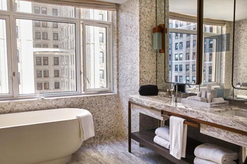 Imagen de la galería de Four Seasons Hotel New York Downtown, en Nueva York