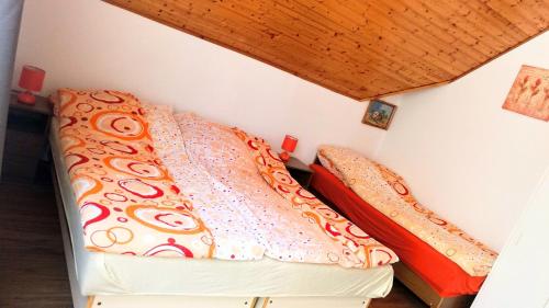 Posteľ alebo postele v izbe v ubytovaní Balatonföldvár Centrum Apartmanok