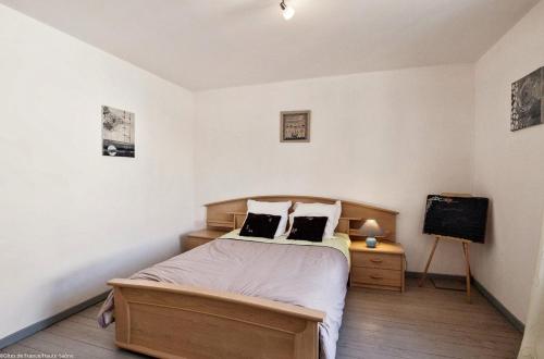 a bedroom with a bed and a television in it at Gîte La Saônoise in Conflandey