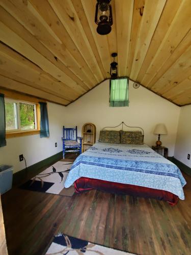 A bed or beds in a room at Bristol Cabins