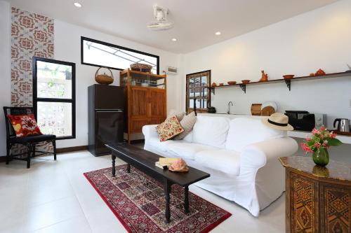 a living room with a white couch and a table at 155 SalaCoco in Ban Krut