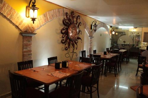 En restaurant eller et andet spisested på Hotel La Alhondiga