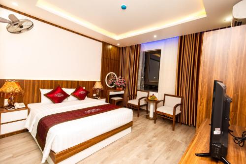 a bedroom with a bed and a flat screen tv at TRUNG KIÊN HOTEL in Hai Phong