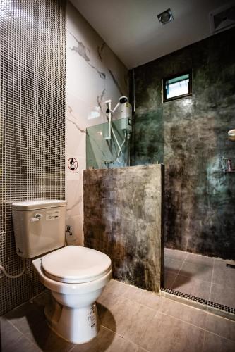 a bathroom with a toilet and a shower at Pai My Way Hostel in Pai