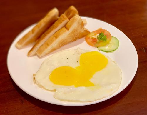 Makanan di atau berdekatan hotel