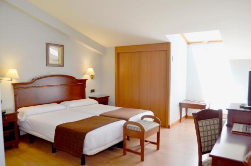 A bed or beds in a room at Hotel Lasa Sport