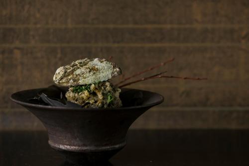 a sandwich in a black bowl on a table at Zaborin in Kutchan