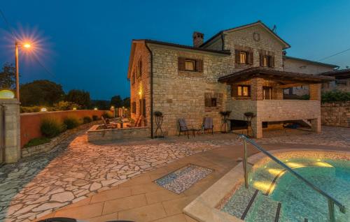 Bazén v ubytování Apart Complex Villa Anja nebo v jeho okolí