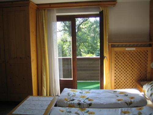 En eller flere senge i et værelse på Tirol-Haus Irma