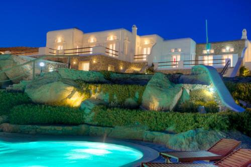 a resort with a swimming pool in front of a building at Super 2 in Super Paradise Beach