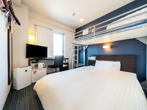Кровать или кровати в номере Super Hotel JR Fuji Station Honkan
