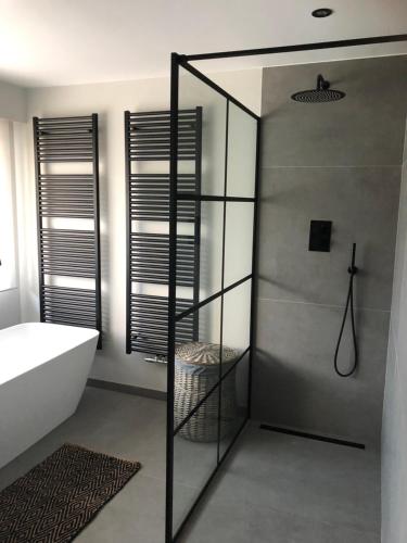 Ένα μπάνιο στο Feel@Home De Westhoek