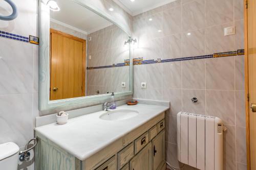 Ένα μπάνιο στο Beach Apartment with beautiful view