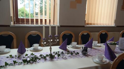 a table with purple napkins on top of it at Landpension Wendfeld in Sanitz