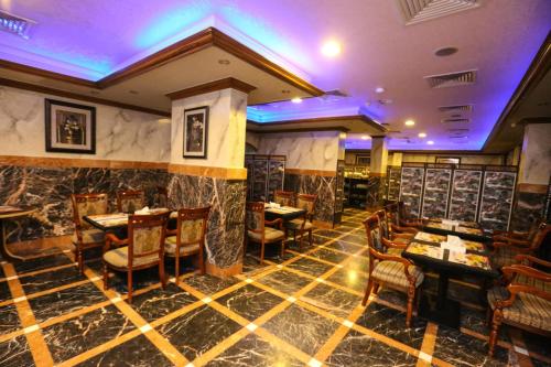 Restorāns vai citas vietas, kur ieturēt maltīti, naktsmītnē Jarzez Hotel Apartments Al Hail