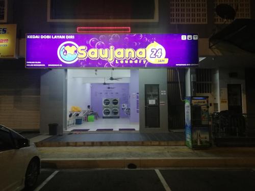 Hotel Victory Inn KLIA and KLIA 2に飾ってある許可証、賞状、看板またはその他の書類