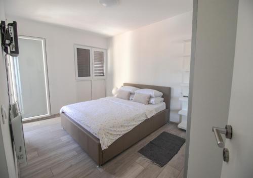 Postel nebo postele na pokoji v ubytování Lukas Central Apartment - Digital Nomads friendly