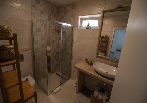 A bathroom at Lukas Central Apartment - Digital Nomads friendly
