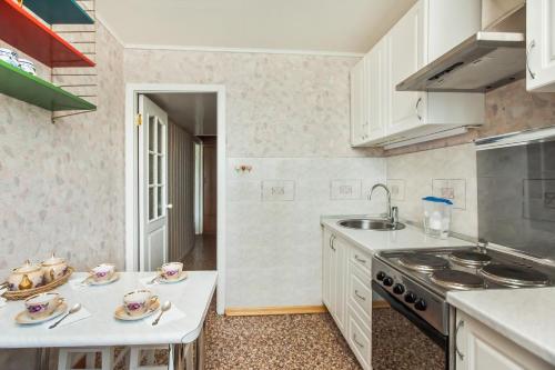 A cozinha ou cozinha compacta de Апартаменты на Московском 33