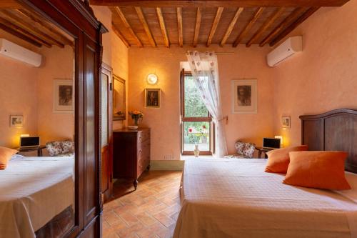 Un pat sau paturi într-o cameră la Il Palazzetto