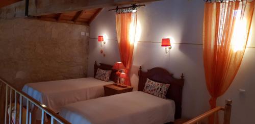 A bed or beds in a room at Casa Rustica do Lagar