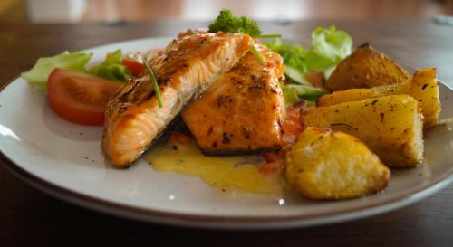 Makanan di atau berdekatan hotel
